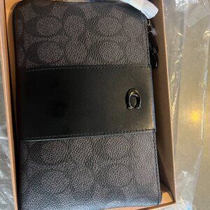 Coach wristlet wallet